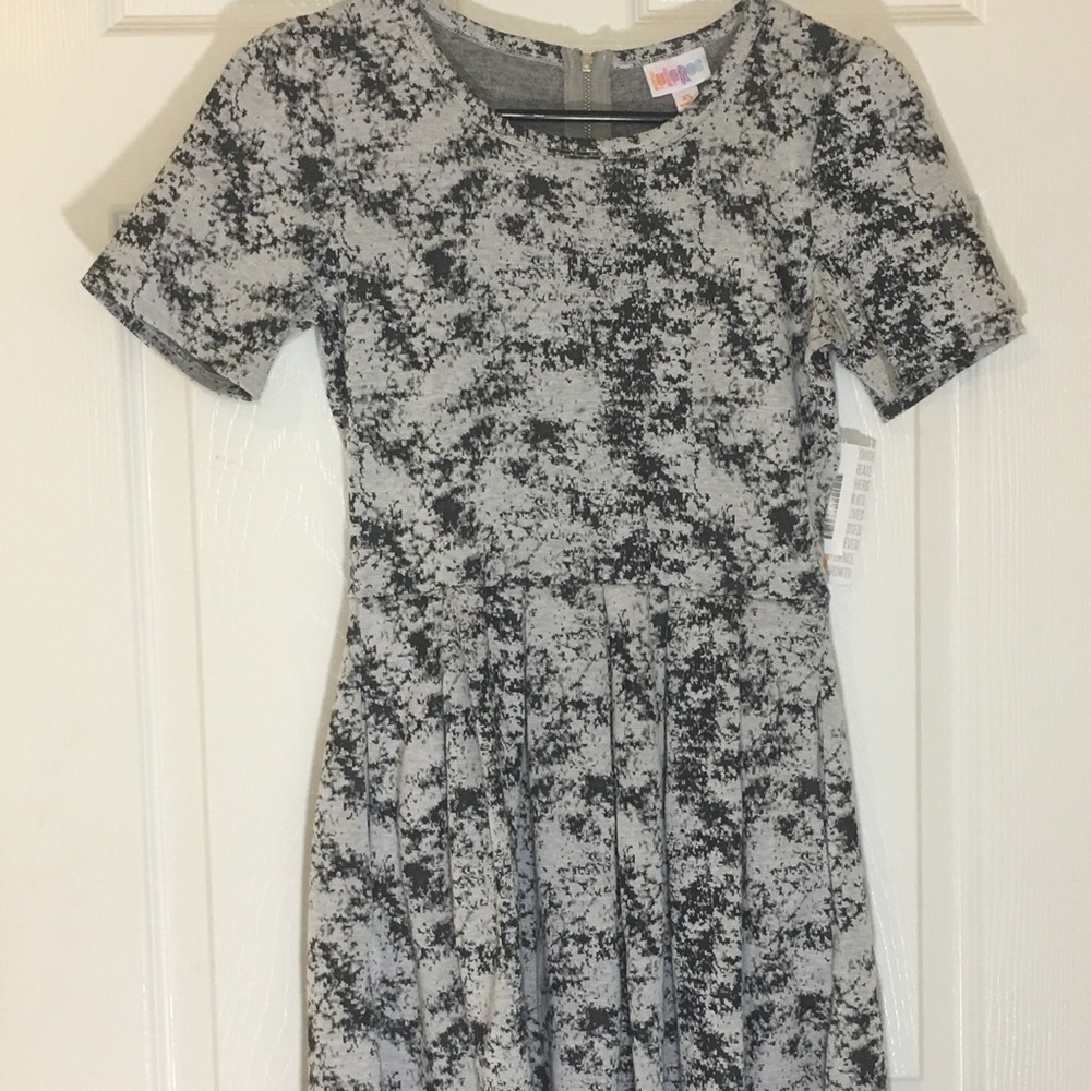 XS Amelia Dress by LuLaRoe